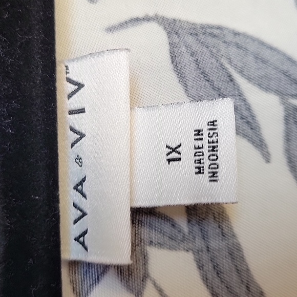 Floral Black and White Women's Dress - Picture 3 of 11